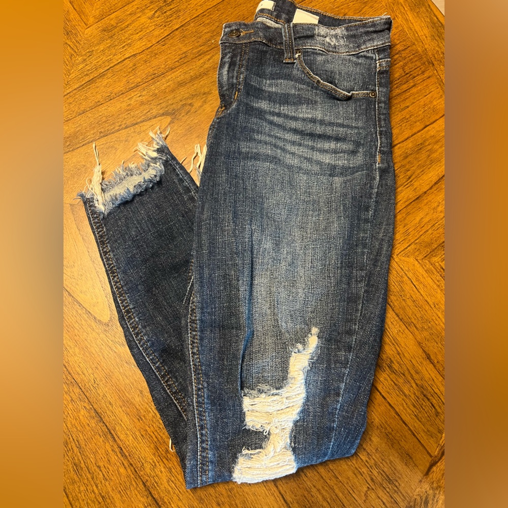 Eunina woman’s size 7 distressed jeans